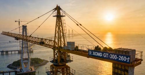 徐工重器护航世界级跨海工程 青龙门特大桥双主塔圆满封顶,--第2张 徐工重器护航世界级跨海工程 青龙门特大桥双主塔圆满封顶,--第2张