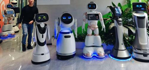 2026 服务机器人整机全景解析:配送・清洁・家用三大赛道与 AI 原生新趋势,--第2张 2026 服务机器人整机全景解析:配送・清洁・家用三大赛道与 AI 原生新趋势,--第2张
